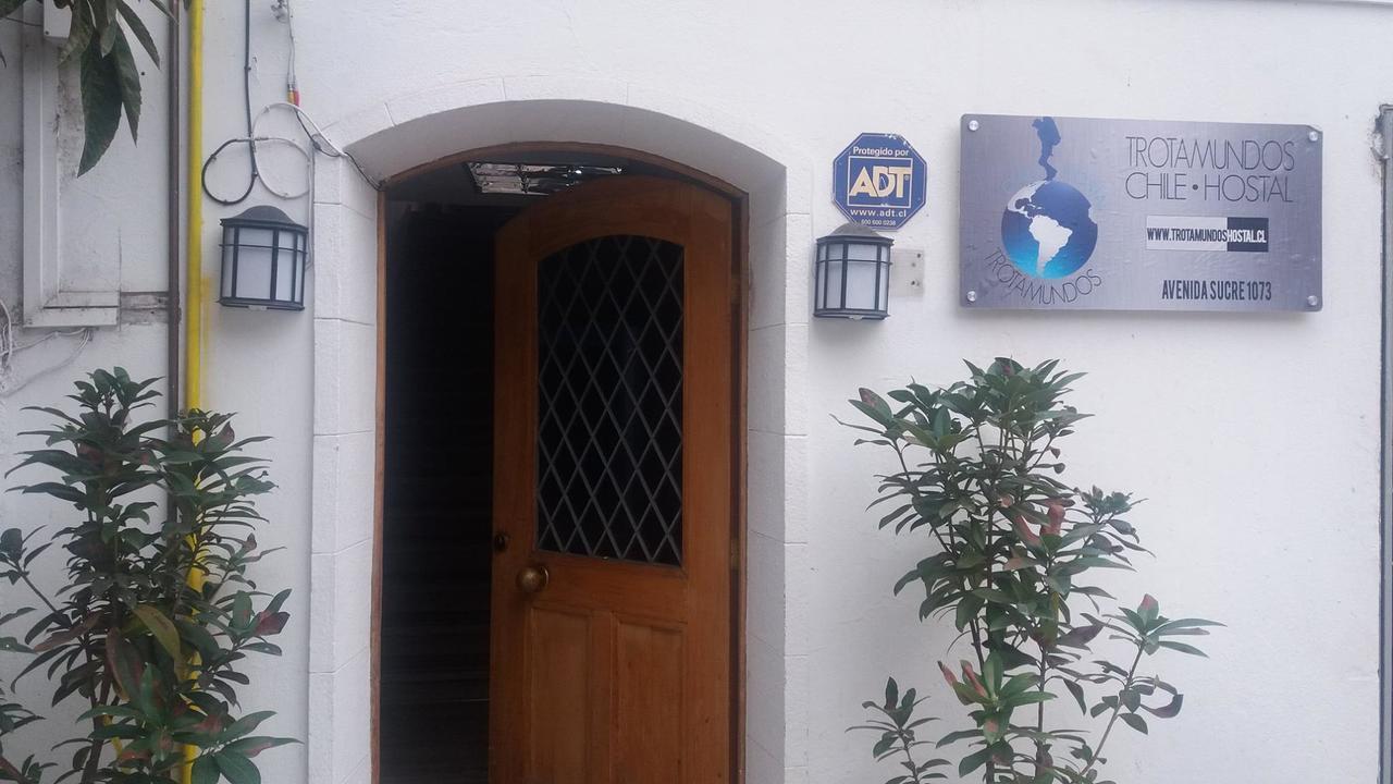 Trotamundos Hostal Santiago Exterior foto